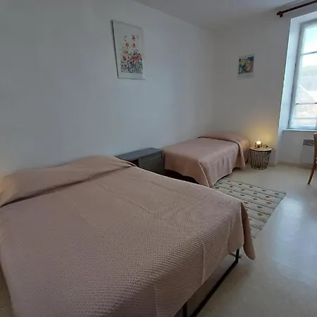 Holiday home Les De Clairvaux *